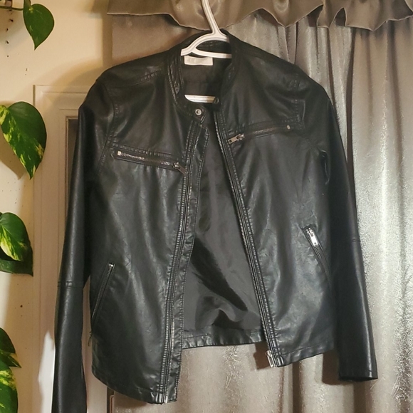 3 boys polyester jackets 2 guess 1 h&m $20 each - Picture 2 of 3